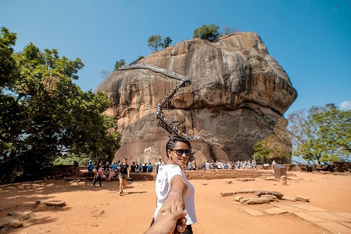 Essential 10 Days Sri Lanka: Kandy to the Southern Coast Cultural & Wildlife Circuit photo 3