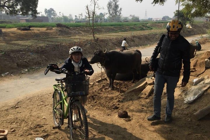 Early-Morning Bicycle Tour of Agra: Markets, Temples & Villages photo 2