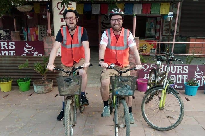 Early-Morning Bicycle Tour of Agra: Markets, Temples & Villages photo 4