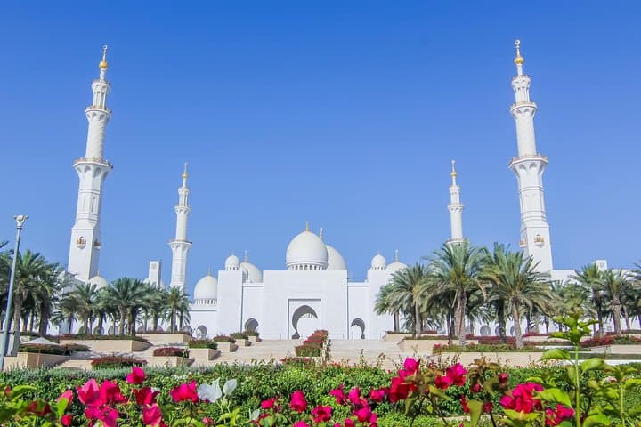 Private Abu Dhabi Tour: Louvre Abu Dhabi, Sheikh Zayed Grand Mosque & 5-Star Lunch photo 4