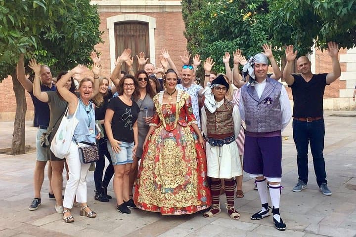 Valencia Old Town Walking Tour (Dutch Guide) — Lonja, Central Market & Carmen Street Art