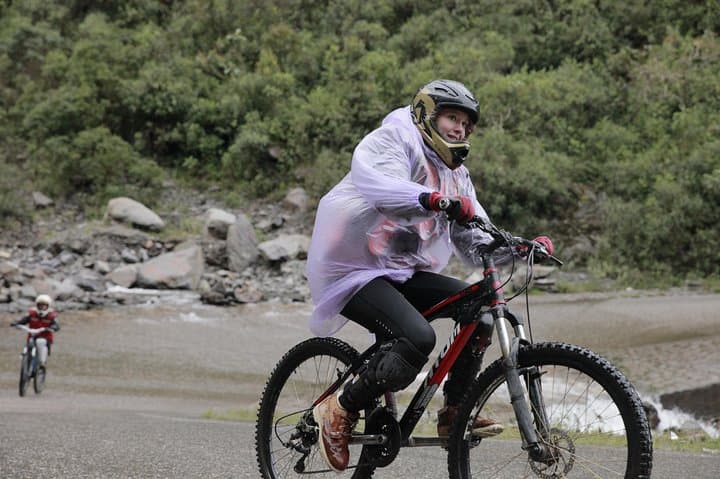 4-Day Inca Jungle Trek to Machu Picchu: Bikes, Rapids, Zipline & Hot Springs photo 3