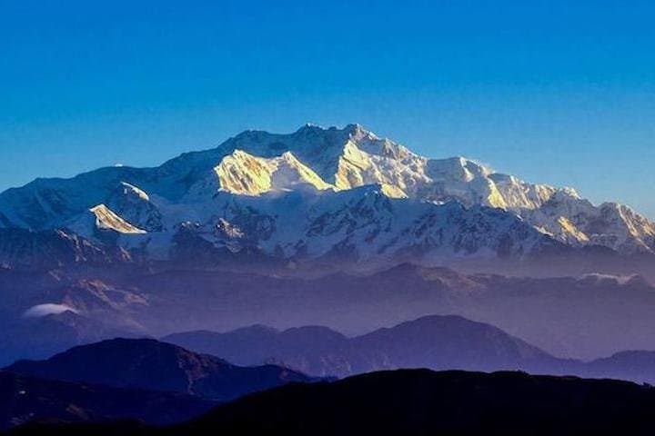 Singalila Ridge Trek to Sandakphu: 6-Day Himalayan Ridge Walk from Darjeeling