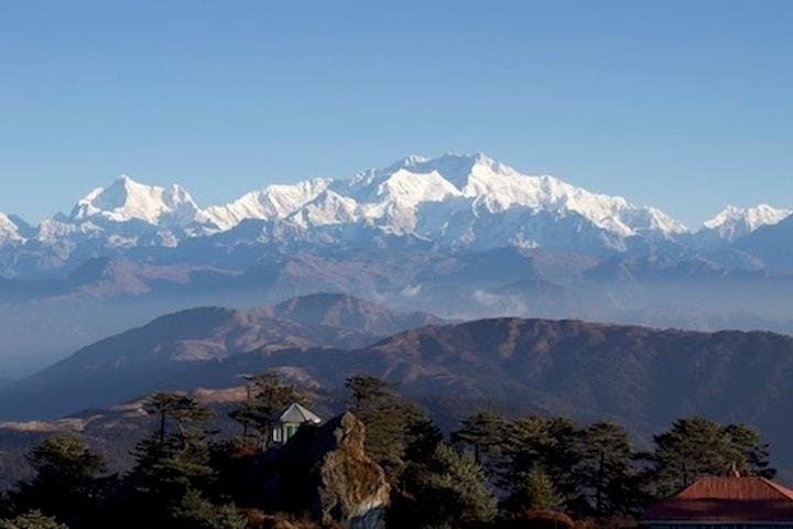 Singalila Ridge Trek to Sandakphu: 6-Day Himalayan Ridge Walk from Darjeeling photo 2