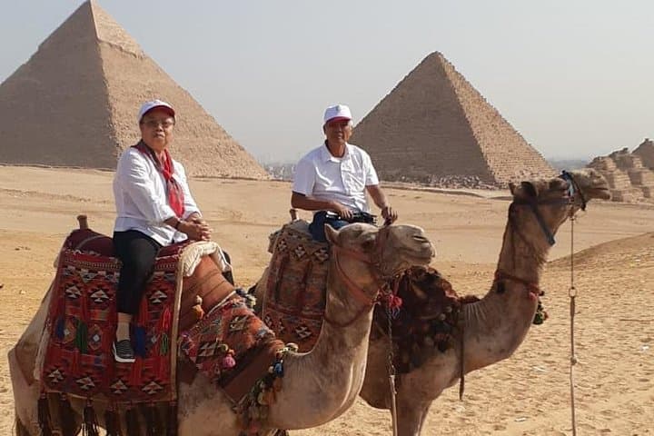 Private Day Trip to Giza Pyramids & Egyptian Museum with Sunset Camel Ride