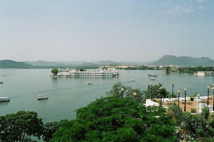 Udaipur Local Tour with Private Boat Ride on Lake Pichola photo 2