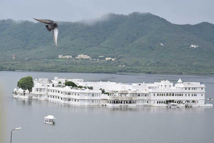 Udaipur Local Tour with Private Boat Ride on Lake Pichola photo 3