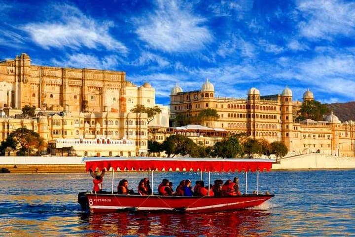 Udaipur Local Tour with Private Boat Ride on Lake Pichola photo 4