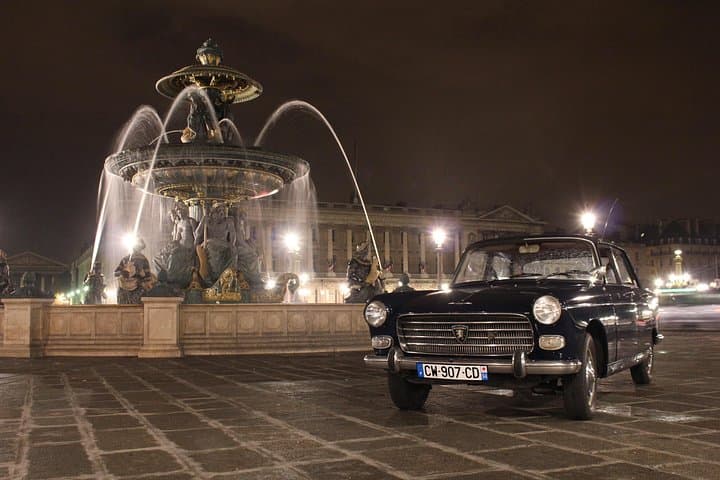 Paris Vintage Car Tour in a 1963 Peugeot 404 photo 3
