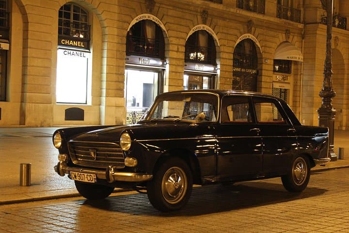 Paris Vintage Car Tour in a 1963 Peugeot 404 photo 4