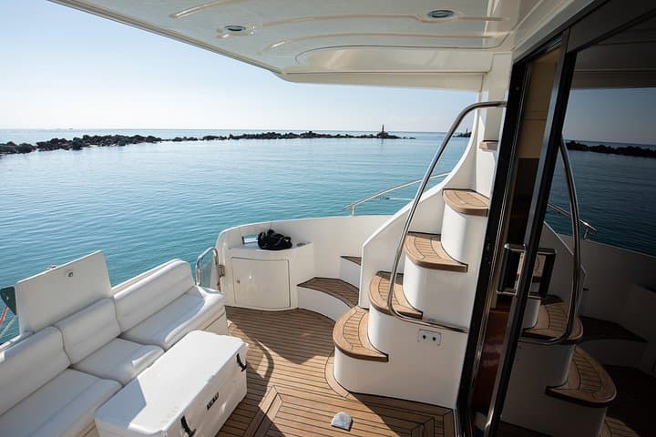 Private 4-Hour Azimut Yacht Snorkel Cruise to In-Ha Reef with Open Bar photo 3