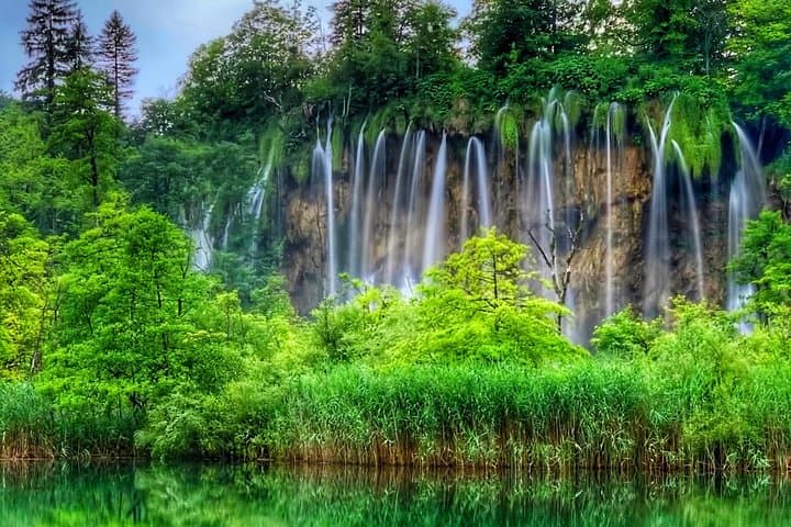 Plitvice Lakes Private Day Trip from Zagreb: Guided Tour to Rastoke & Plitvice