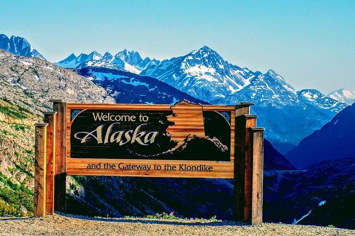Full-Day Yukon Shore Excursion from Skagway — White Pass, Sled Dogs & Emerald Lake photo 5