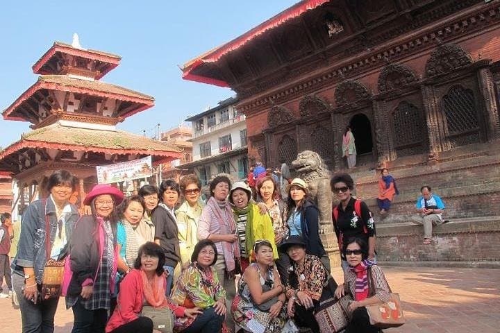 8-Day Nepal Highlights: Kathmandu, Chitwan & Pokhara Tour