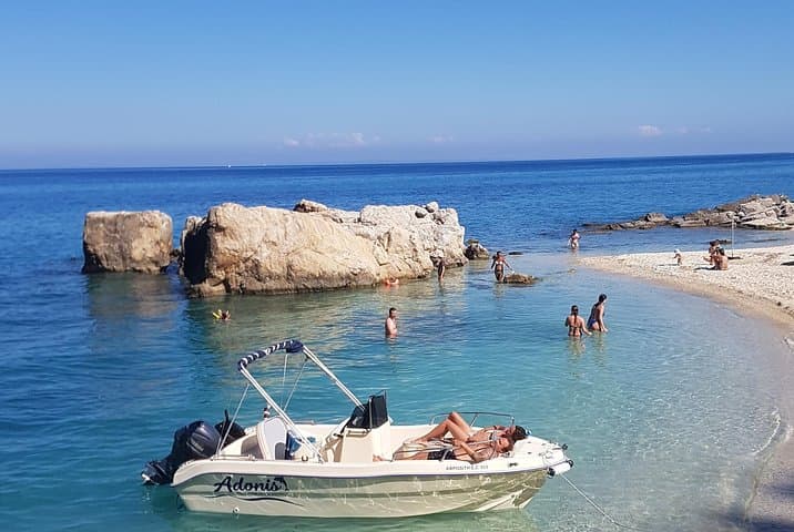 Self-Drive Boat to Shipwreck & Blue Caves on Zakynthos