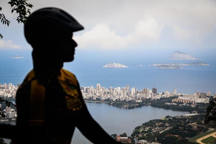Mountain Biking Tijuca Rainforest: Vista China to Ipanema photo 2