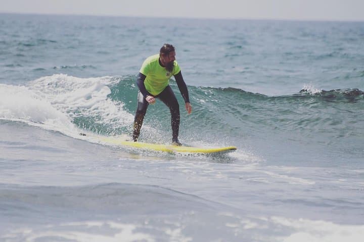 Learn to Surf in Playa de la Américas: 2-Hour Beginner Surf Lesson in Tenerife