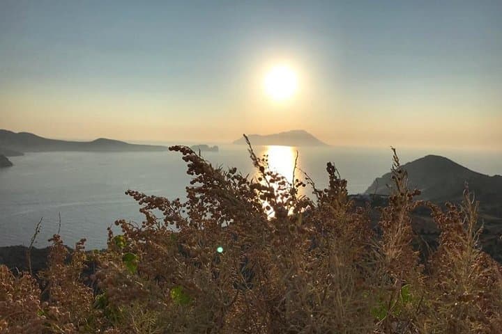 Private Sunset Road Trip in Milos — Sarakiniko, Mandrakia & Plaka photo 3