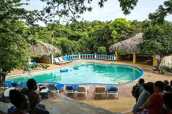Blue Hole Mineral Spring and Rick's Cafe: Cliff Jumps, Mineral Baths & Negril Sunsets photo 2