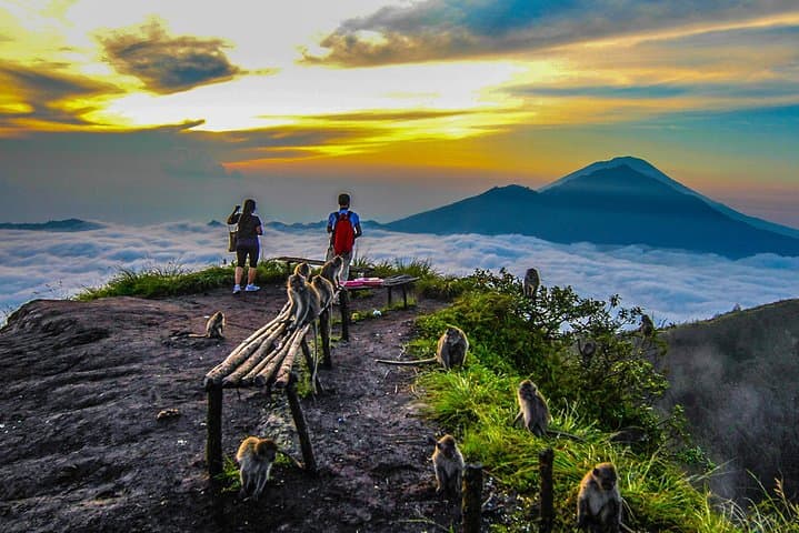 Mount Batur Sunrise Trek: Volcano Hike with Breakfast Above the Clouds