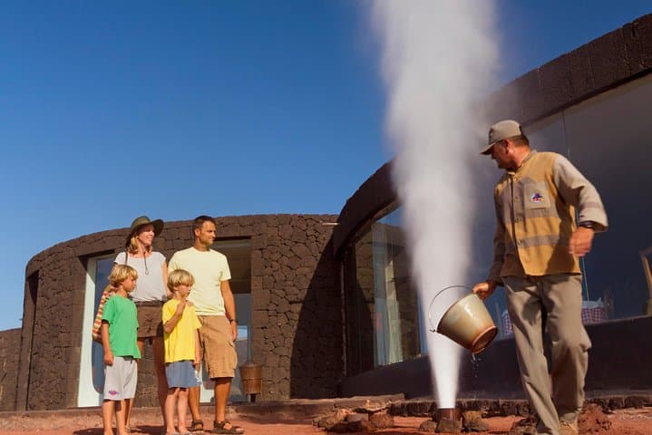 Timanfaya & La Geria Day Tour: Volcano Routes, Green Lagoon and Optional Camel Ride