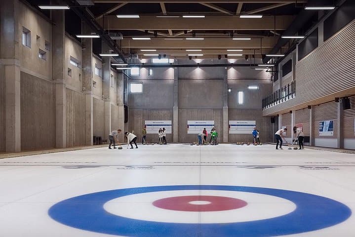 Tallinn Curling Experience: Private 2-Hour Curling Game with Instructor