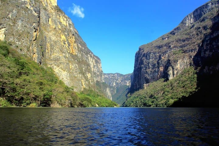 Sumidero Canyon Boat Tour from Tuxtla: Viewpoints & Chiapa de Corzo