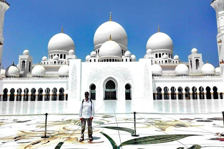 Abu Dhabi Day Tour: Sheikh Zayed Grand Mosque, Corniche & Marina Mall