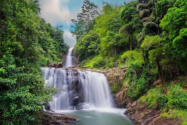 Waterfall Hunt from Kandy: Ramboda, St. Clair's & Kadiyanlena Day Tour