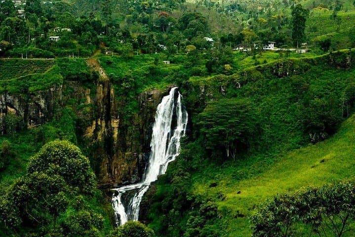 Waterfall Hunt from Kandy: Ramboda, St. Clair's & Kadiyanlena Day Tour photo 4