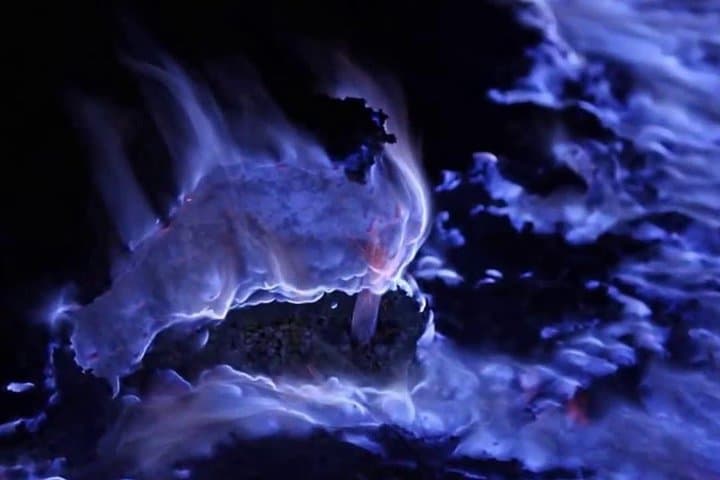 Ijen Blue Flame Night Trek from Banyuwangi: See the Sulphur Miners and Sunrise over Kawah Ijen