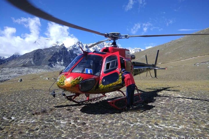 Everest Base Camp Helicopter Tour: Kathmandu to Everest View Hotel in a Day