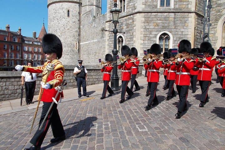 Heathrow to Bath via Windsor Castle — Private Chauffeur Arrival Transfer with Self‑Guided Castle Visit photo 4