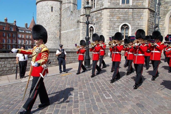 Private Heathrow Arrival Transfer to Southampton with Windsor Castle Stop photo 3