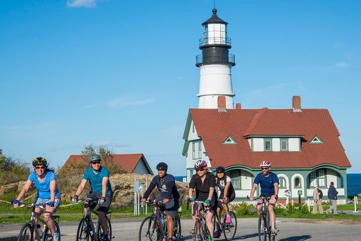 Pedal Portland: 5-Lighthouse Bike Tour with XL Lobster Roll
