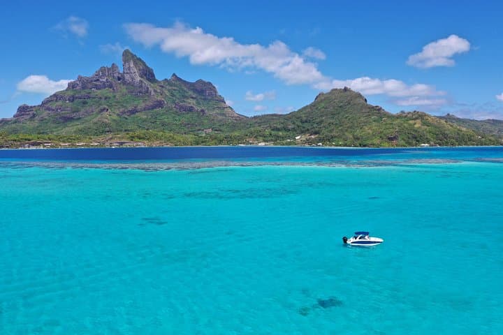 Luxury Full-Day Snorkeling in Bora Bora: Lagoon Cruise, Mantas & Motu Lunch