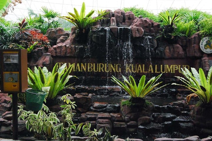 Exploring Kuala Lumpur Bird Park & Butterfly Farm: Free-Flight Aviaries and Tropical Butterflies
