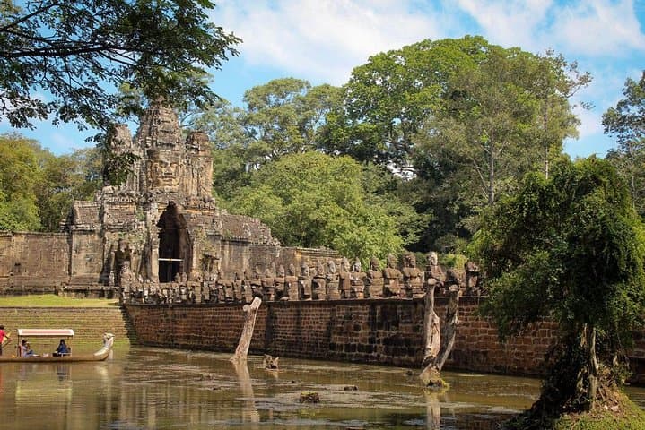 Full-Day Private VIP Tour of Angkor Complex: Angkor Wat, Bayon & Ta Prohm photo 4
