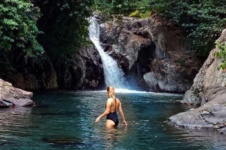 North Bali Dolphin Tour: Lovina Dolphins, Aling-Aling Waterfall & Ulun Danu Beratan photo 6