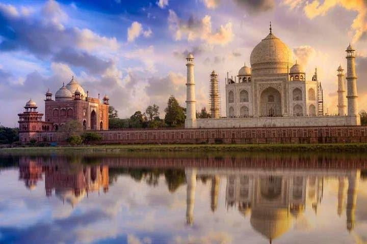Sunrise at the Taj: 2-Day Private Delhi & Agra Car Tour