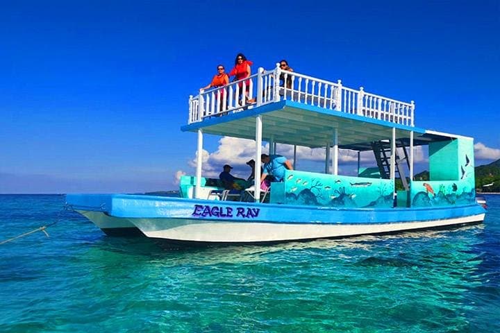 Roatán Catamaran Snorkeling Party — North-Side Reef, Starfish & Shipwrecks