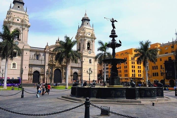 Lima Day & Night: Historic Center, Magic Water Circuit and Peruvian Horse Dinner Show
