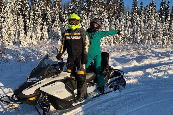 2-Hour Snowmachine Tour from Fairbanks: Chena Hot Springs Road Snowmobiling