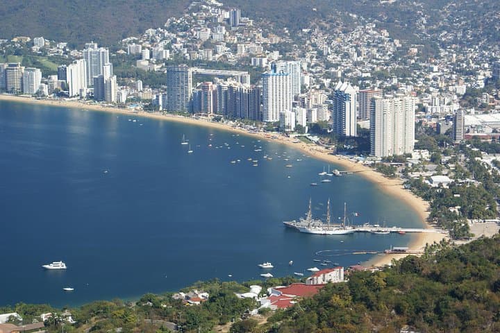 Acapulco City Tour: Explore La Quebrada Cliff Divers, Historic Fort & Bay Views