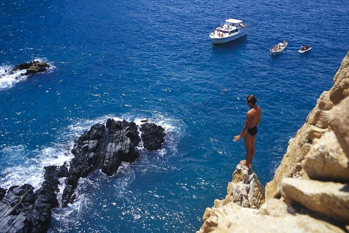 Acapulco City Tour: Explore La Quebrada Cliff Divers, Historic Fort & Bay Views photo 3