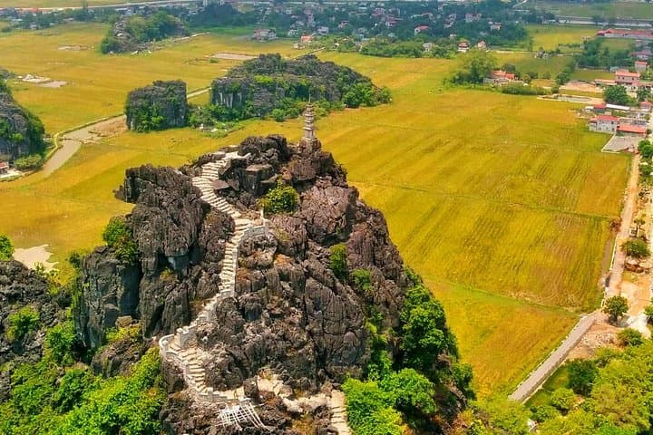 Ninh Binh Day Trip: Hoa Lu, Mua Cave & Tam Coc by Limousine and Bike
