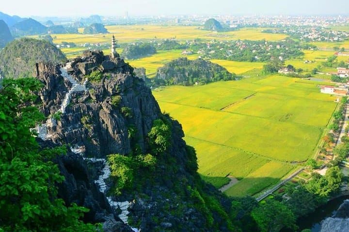 Ninh Binh Day Trip: Hoa Lu, Mua Cave & Tam Coc by Limousine and Bike photo 2