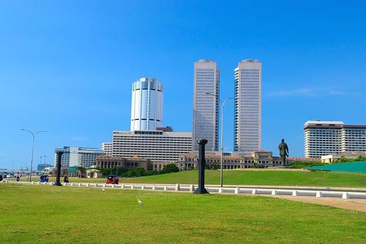 Colombo City Tour from Negombo: Top Sights, Temples & Shopping photo 3
