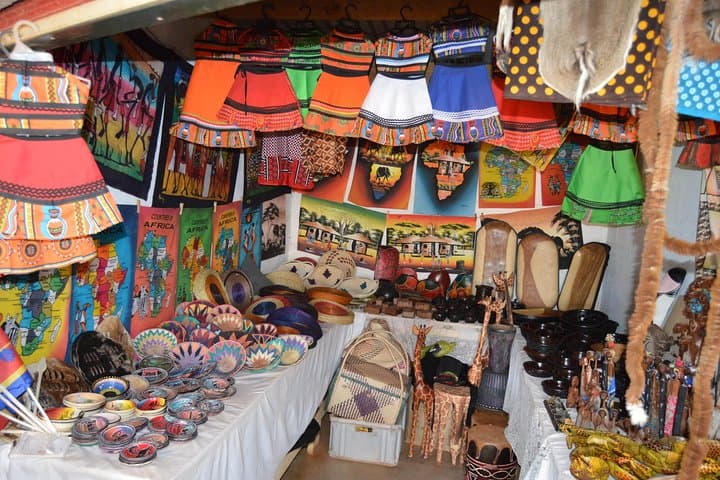 Eswatini Cultural Day Trip from Maputo: Ezulwini Valley Crafts & Traditional Dances