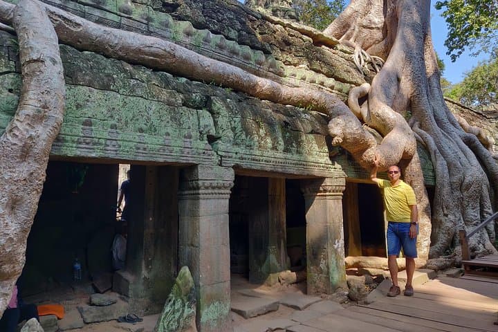 Private Full-Day Angkor Wat Tour: Ta Prohm, Bayon & Phnom Bakheng Sunset